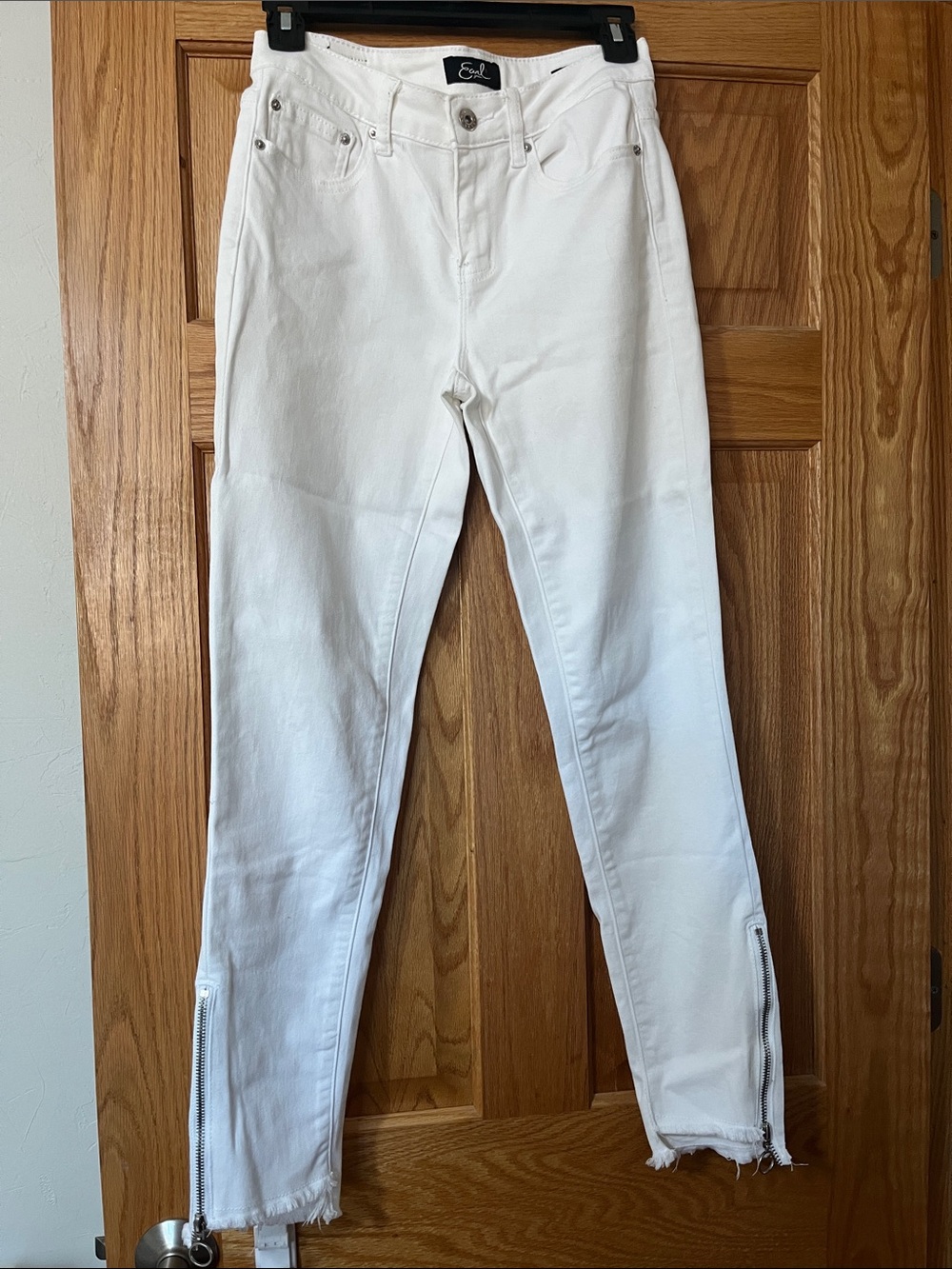 easel White Skinny Ankle-Zip Jeans with Frayed Hem Detail